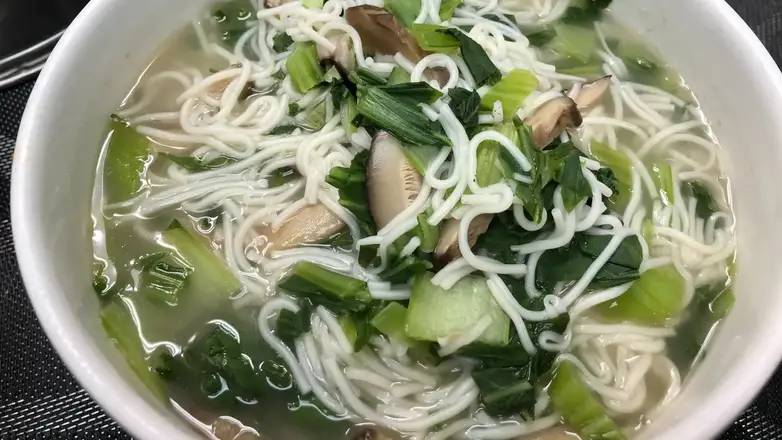 450. Noodles with Mushrooms and Greens 冬菇煨麵